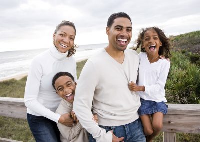 beach-family-smiling